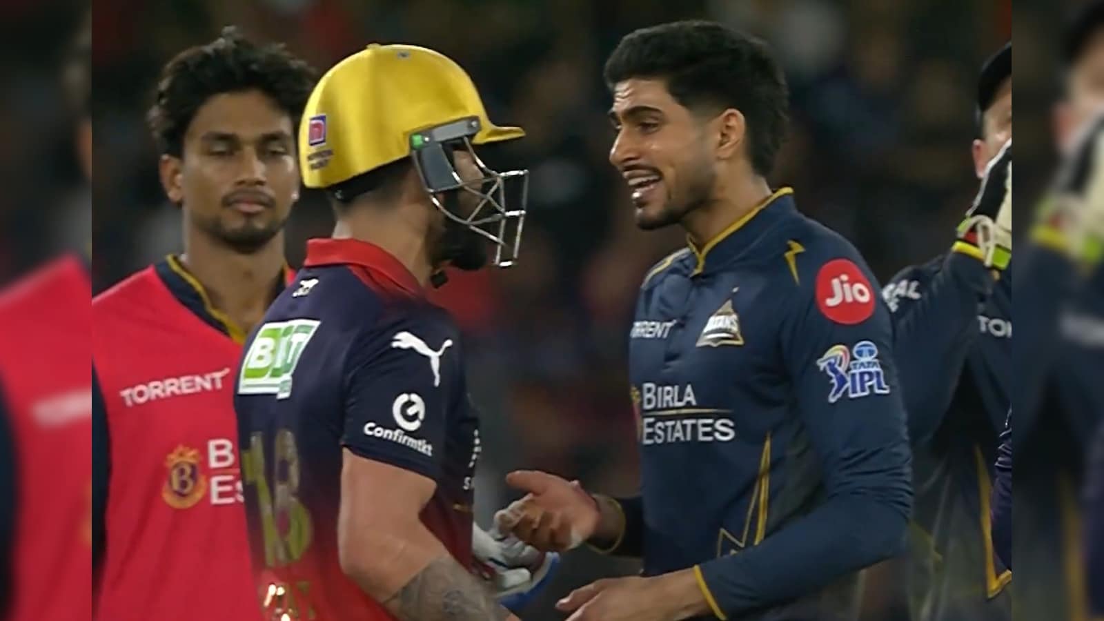 Virat Kohli Out Or Not? RCB Icon In Intense Animated Chat With Shubman Gill, Umpires. Replay Proves He Was Right