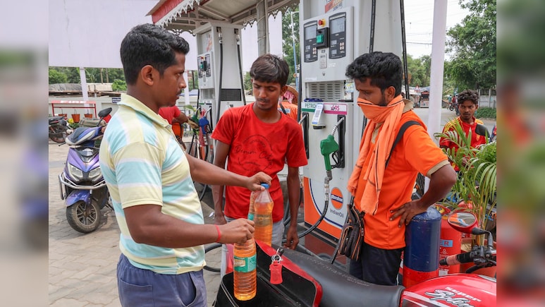 Petrol-Diesel Price Hike: Indian Oil Says No Nationwide Fuel Shortage; Supply Issues At Some Outlets 'Highly Localised'
