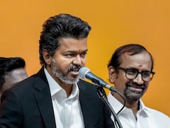 तमिलनाडु के CM विजय को मिला खास तोहफा, विराट कोहली से जुड़ा है खास कनेक्शन, देखें तस्वीरें