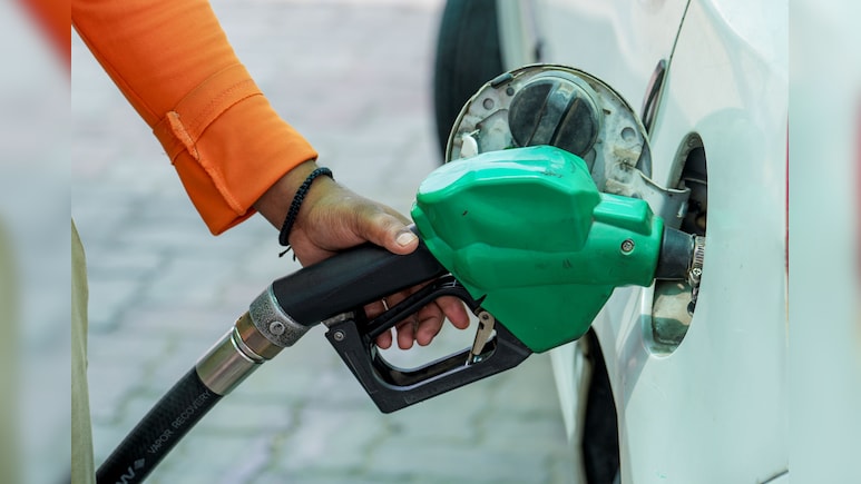 Petrol Diesel Price Hike: दुनिया भर में पेट्रोल-डीजल ₹200 के पार, भारत में अब भी इन देशों से काफी सस्ता, देखें पूरी लिस्ट