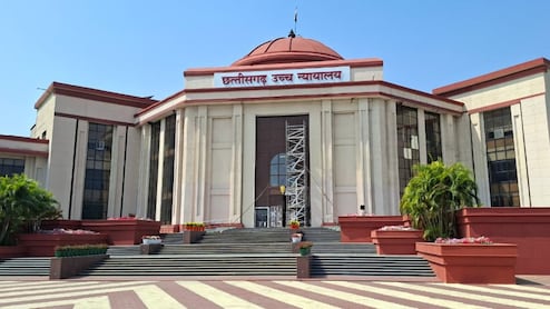 छत्तीसगढ़ हाईकोर्ट का बड़ा फैसला: पुलिस कॉन्स्टेबल प्रमोशन पर फिलहाल रोक, अंतिम आदेश नहीं होंगे जारी