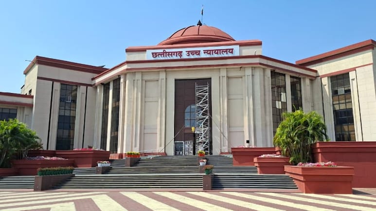 छत्तीसगढ़ हाईकोर्ट का बड़ा फैसला: पुलिस कॉन्स्टेबल प्रमोशन पर फिलहाल रोक, अंतिम आदेश नहीं होंगे जारी