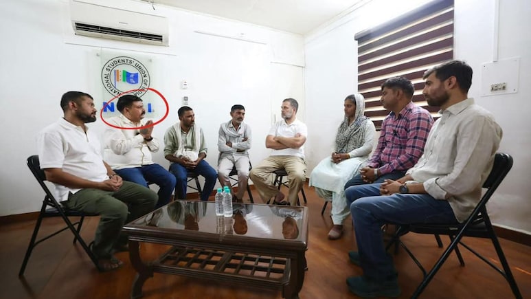 राहुल गांधी से पीड़ित परिवार की मुलाकात पर विवाद, साथ खड़ा दिखा रोहित गोदारा गैंग से जुड़ा हिस्ट्रीशीटर