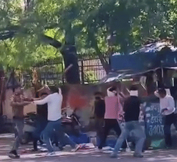 Watch: जयपुर में डेयरी के बाहर तोड़फोड़, लाठी-डंडे लेकर भिड़े युवक, पैसों के लेनदेन को लेकर मारपीट का वीडियो वायरल