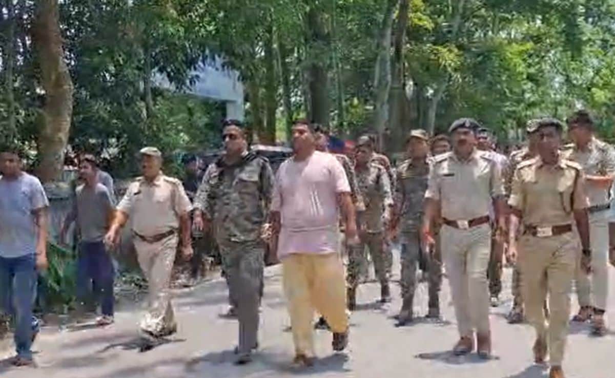 TMC नेता की कमर में रस्सी बांधकर घुमाया, भ्रष्टाचार का आरोप... लोगों ने लगाए नारे