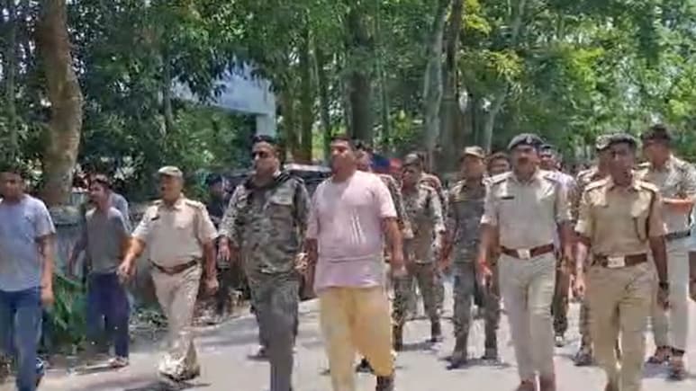 TMC नेता की कमर में रस्सी बांधकर घुमाया, भ्रष्टाचार का आरोप... लोगों ने लगाए नारे