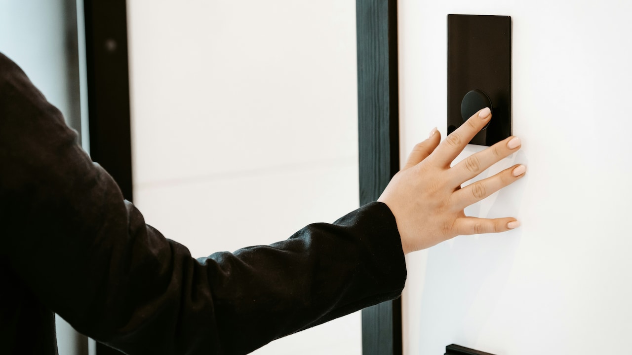 Generic Door Locks vs Smart Security: Better Home Protection Solutions