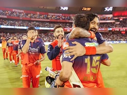 IPL Points Table: विराट कोहली के शतक की बदौलत RCB की KKR पर शानदार जीत, बनी टेबल टॉपर, पॉइंट्स टेबल का ऐसा है नजारा