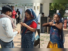 Lab Assistant Exam: मंगलसूत्र-चूड़ियां उतारने के बाद एग्जाम सेंटर पर एंट्री, लैब असिस्टेंट परीक्षा के दौरान नजर दिखा ऐसा नजारा