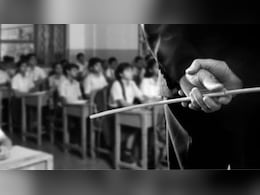 सिंगापुर के स्कूलों में अब 9 साल के भी बच्चों को छड़ी से मारना नहीं होगा गलत! नए नियम में लड़कियों को छूट