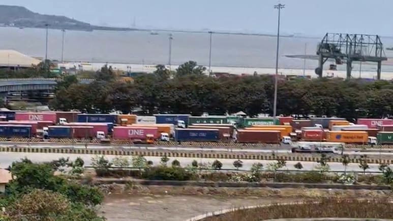 JNPA Port: युद्धाची धग मुंबईपर्यंत! जेनपीए बंदरात हजारो कंटेनर अडकले; कोट्यवधींच्या नुकसानाची भिती