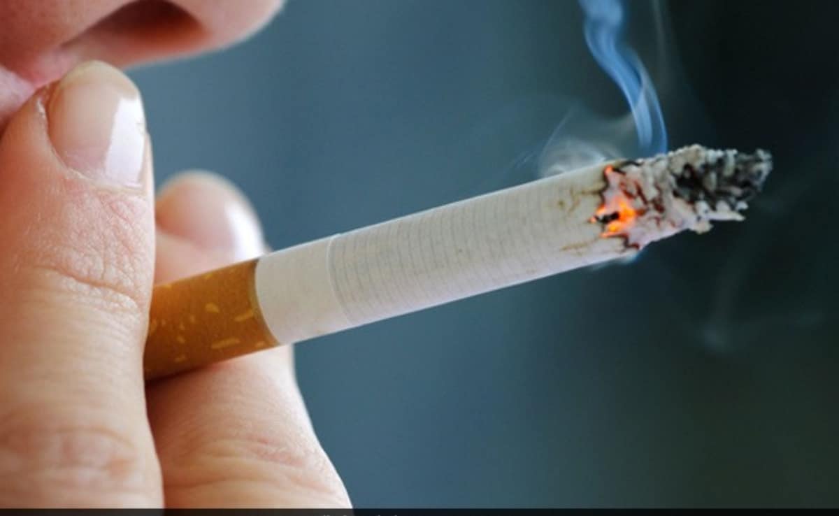 स्ट्रेस में सिगरेट पीने से सेक्सुअल हेल्थ पर क्या असर पड़ता है? डॉक्टर ने बताए निकोटिन के नुकसान