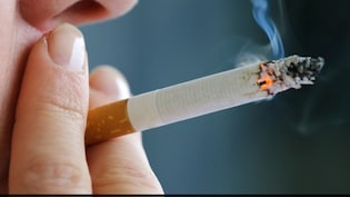 स्ट्रेस में सिगरेट पीने से सेक्सुअल हेल्थ पर क्या असर पड़ता है? डॉक्टर ने बताए निकोटिन के नुकसान
