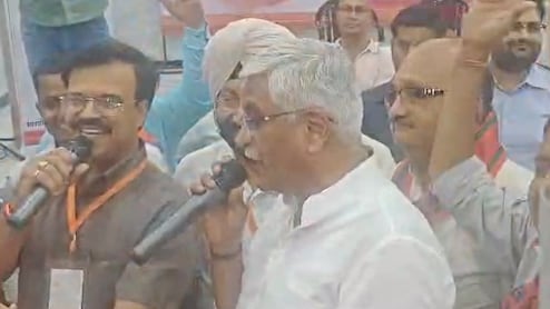 'मेरे देश की धरती...' जब जोधपुर में गजेंद्र सिंह शेखावत ने छेड़े सुर, देर रात तक झूमते रहे कार्यकर्ता