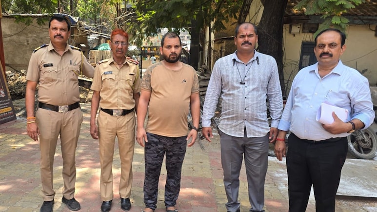 Kalyan Crime: कल्याणमधील फळ विक्रेत्याचा प्रताप! वारंवार ठेवायचा 'असे'  स्टेटस, पोलिसांनी मुसक्या आवळल्या