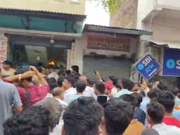 बिहार में दिनदहाड़े 20 लाख की लूट... 10 राउंड फायरिंग, लोगों ने एक अपराधी को दबोचा