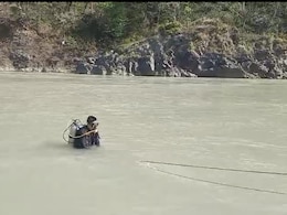 उत्तराखंड में गंगा में बहा राजस्थान का युवक, SDRF कर रही तलाश, दोस्तों संग ऋषिकेश घूमने गया था