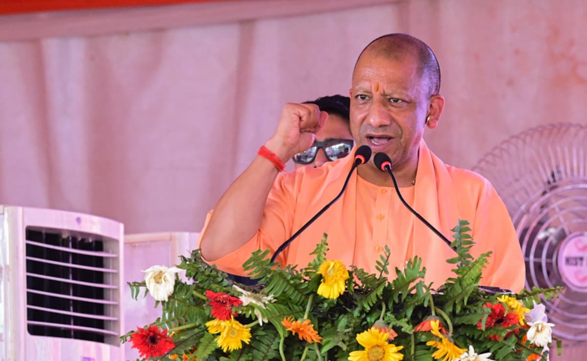 'माफिया अब खुली जीप में पिस्टल लहराते हुए किसी हिंदू को धमका नहीं सकता', मऊ से सीएम योगी ने सपा पर साधा निशाना