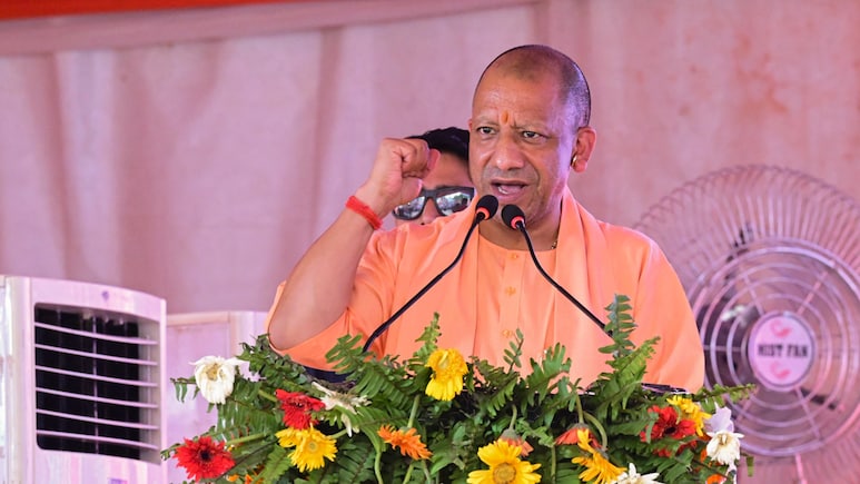 'माफिया अब खुली जीप में पिस्टल लहराते हुए किसी हिंदू को धमका नहीं सकता', मऊ से सीएम योगी ने सपा पर साधा निशाना