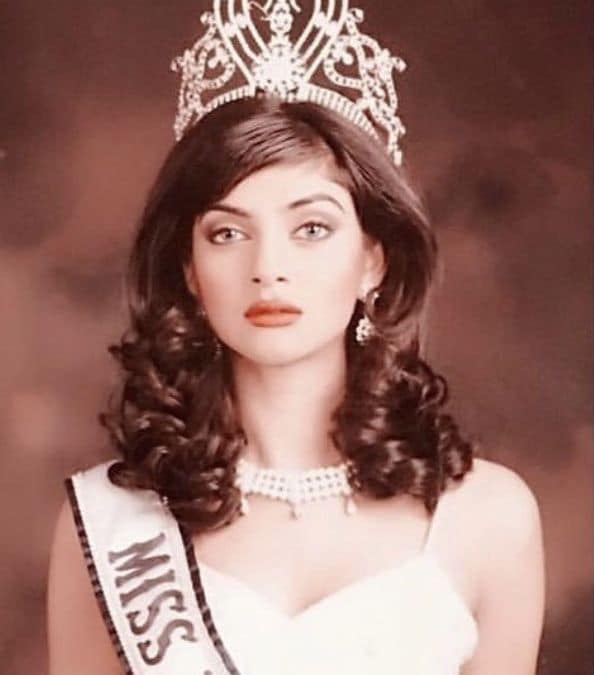 Sushmita Sen with her Miss Universe crown Sushmita Sen with her Miss Universe crown