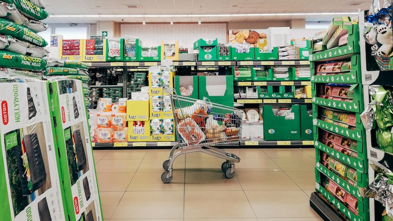 'Unbearable': Rising Food Prices Spark Public Anger As Iran Eases Internet Curbs