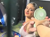 Fan Gives IPL Cheerleader A Hand Fan To Beat Delhi Heat, Her Reaction Cant Be Missed