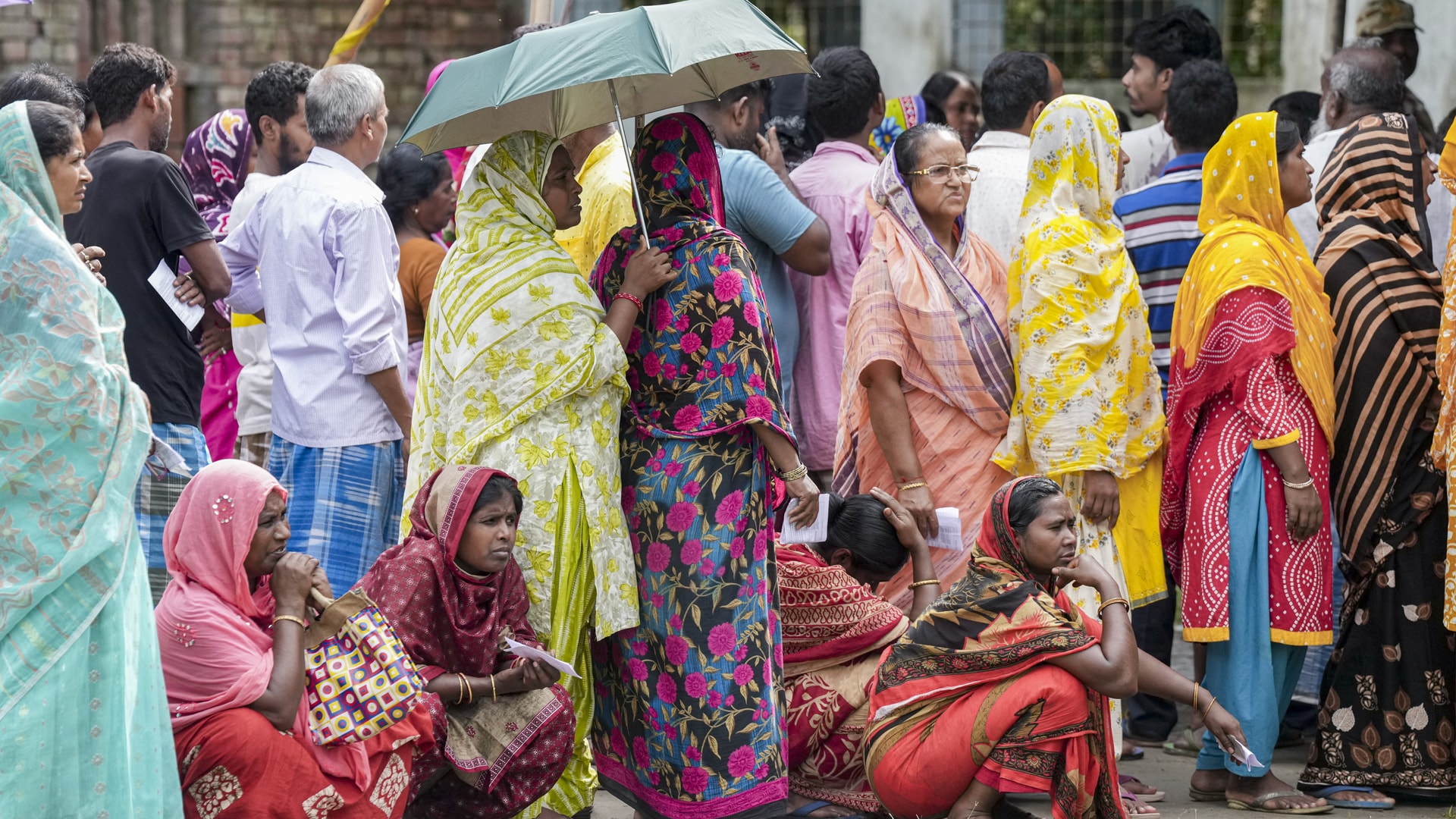 73% Turnout In Magrahat Paschim, 72% In Diamond Harbour Till 3 PM