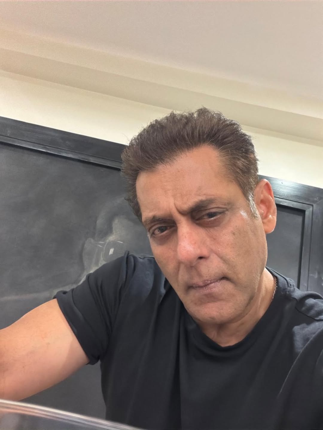 सलमान खान ने दी पैपराजी को चेतावनी, इस बात पर आया गुस्सा, बोले- 60 साल का हो गया हूं लेकिन लड़ना नहीं भूला