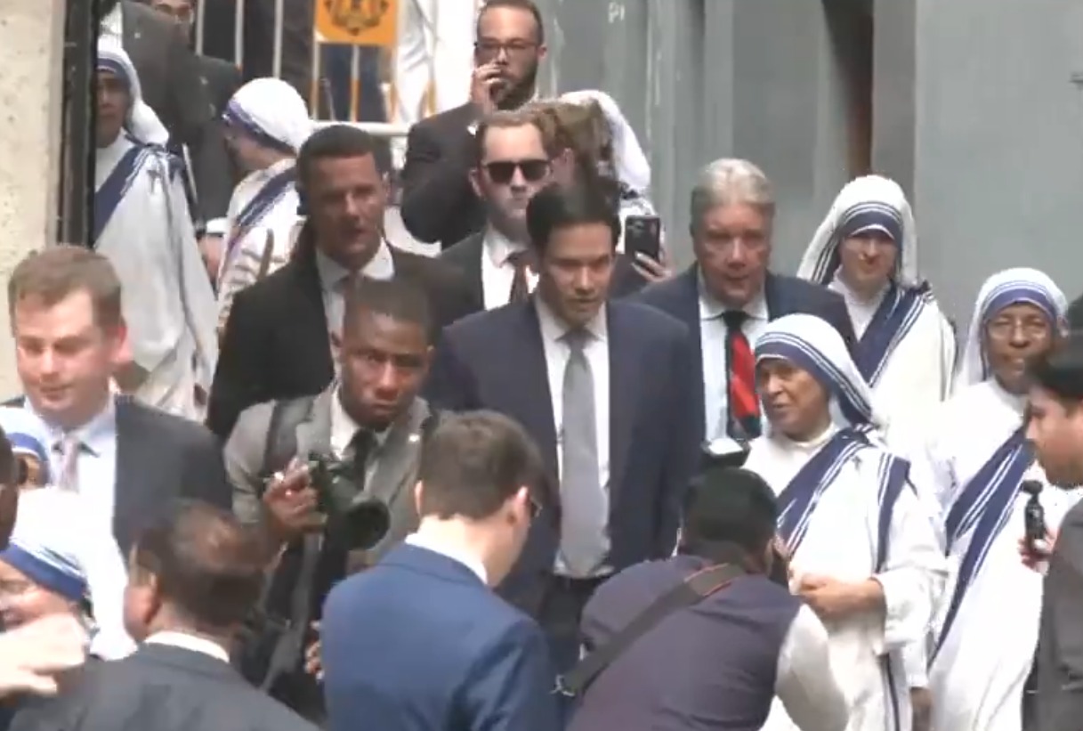 Live: Top Trump Aide Visits Saint Teresa's Mother House In Kolkata