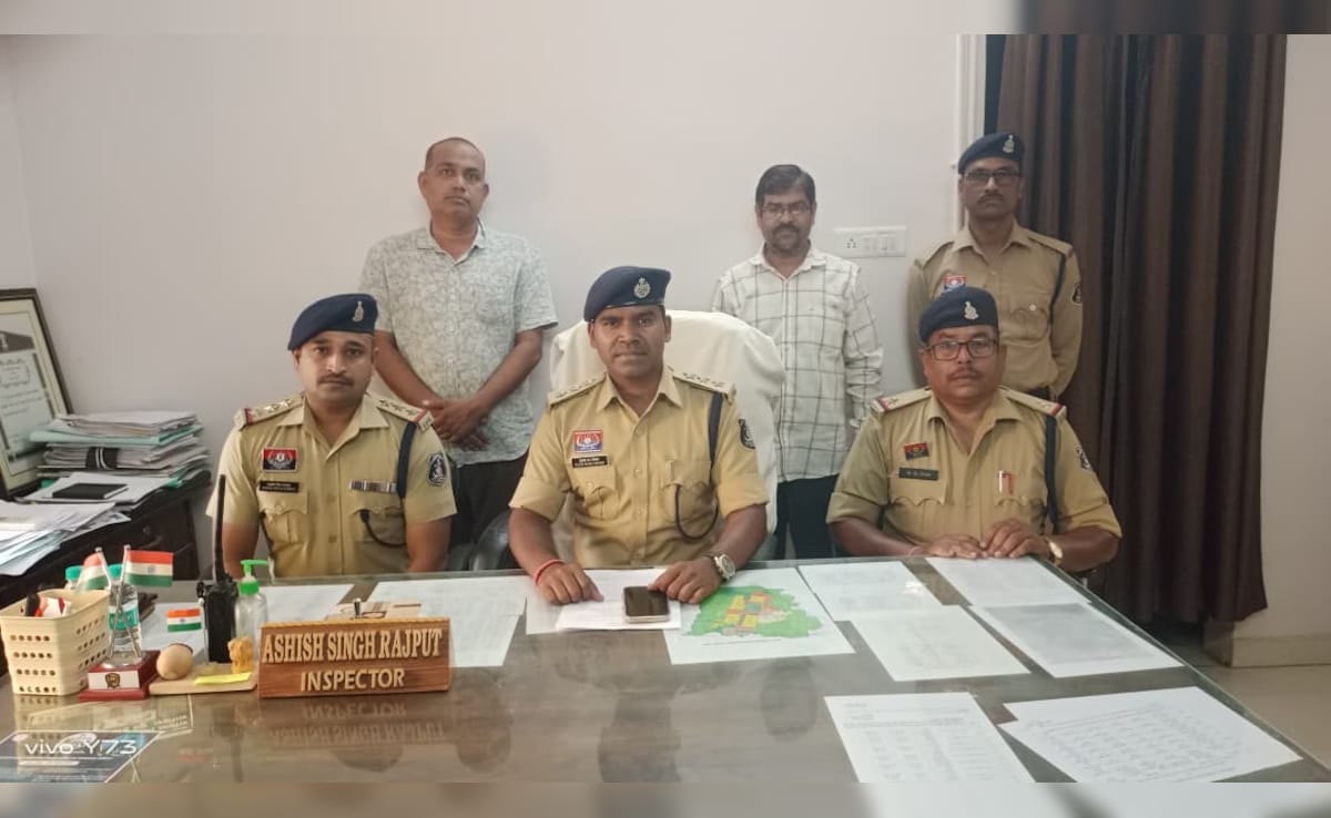 सरकारी नौकरी दिलाने के नाम पर 34 लोगों से करोड़ों की वसूली, रायपुर में शिक्षक और क्लर्क गिरफ्तार