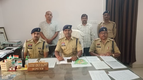 सरकारी नौकरी दिलाने के नाम पर 34 लोगों से करोड़ों की वसूली, रायपुर में शिक्षक और क्लर्क गिरफ्तार