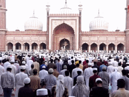 Bakrid Eid 2026 LIVE Updates: यूपी में बकरीद पर हाई अलर्ट, दिल्ली-बंगाल में भी फ्लैग मार्च, मुंबई की सोसायटी में पुलिस का कड़ा पहरा