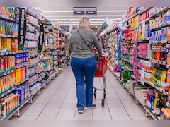 US Consumer Spending Edges Up As Inflation Accelerates