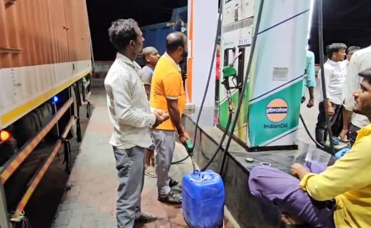 डीजल की तलाश में 7 घंटे तक भटकता रहा किसान, किसी तरह इंतजाम होने पर आधी रात शुरू की खेत की जुताई