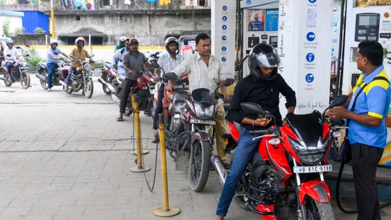 Petrol Diesel Price: पेट्रोल-डीजल एक बार फिर महंगा, 10 दिन के भीतर तीसरी बार बढ़े दाम, जानिए राजस्थान में क्या है रेट