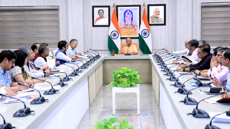 WFH, वर्चुअली मीटिंग, काफिले में न निकलें मंत्री... बैठक के बाद CM योगी ने दिए ये बड़े निर्देश