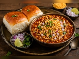 &lsquo;मिसल पाव&rsquo; का नाम कैसे पड़ा? जानिए इस मसालेदार महाराष्ट्रीयन डिश की दिलचस्प कहानी