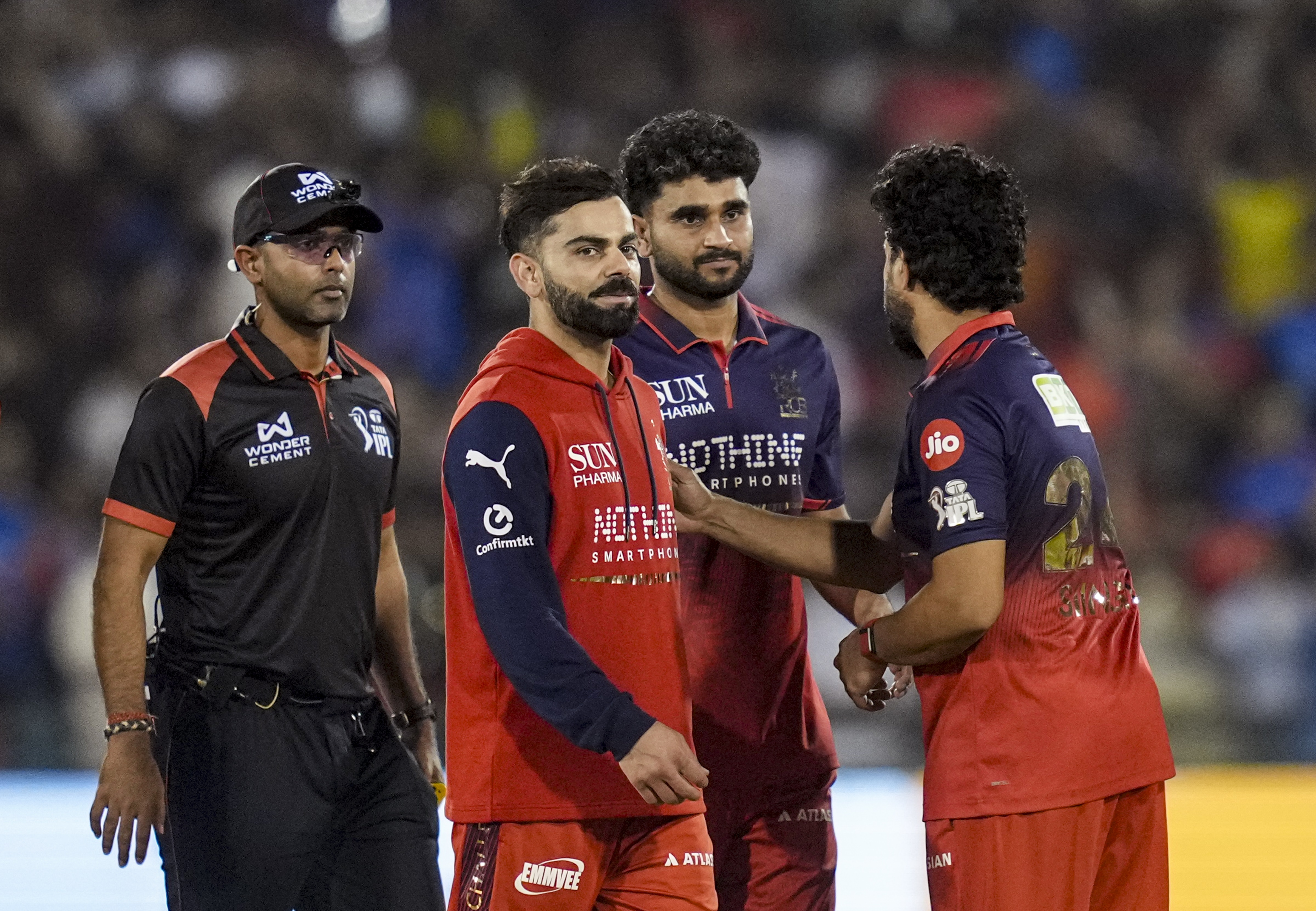 IPL 2026 Points Table: जीत के साथ RCB टॉप पर, लखनऊ, मुंबई का बंधा बोरिया बिस्तर, ऐसा है समीकरण