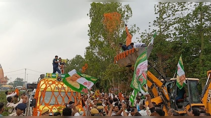 ब‍िहार: न‍िशांत का हाजीपुर में बुलडोजर से स्वागत, फूलों की बारिश के बीच गूंजे जिंदाबाद के नारे