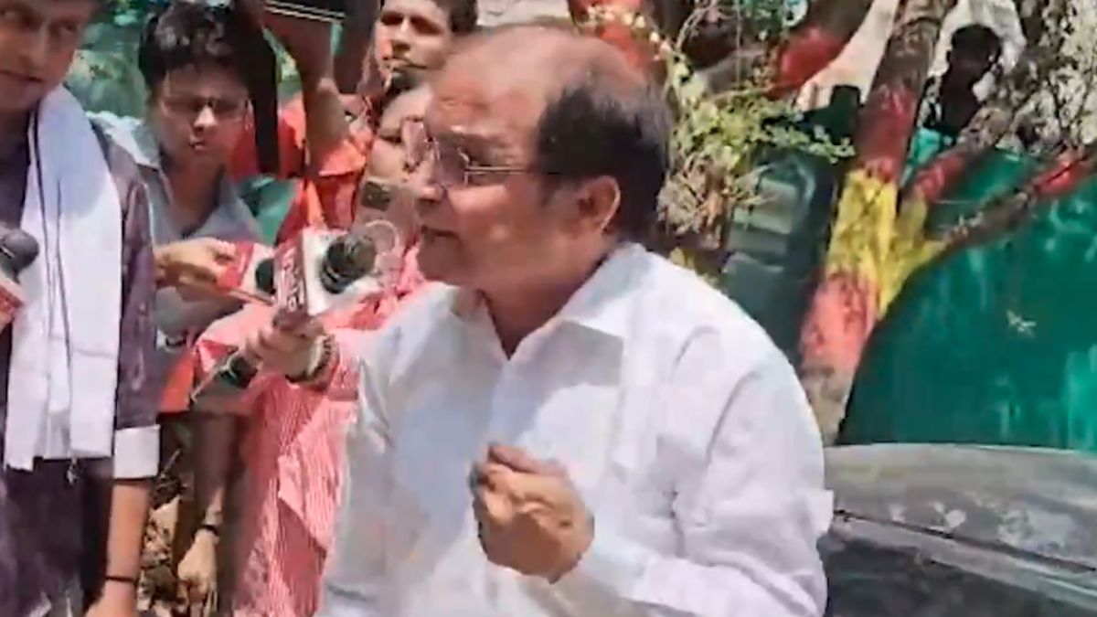 Giribala Singh's Lawyer Bangs On Car, Shouts As Reporters Surround Him