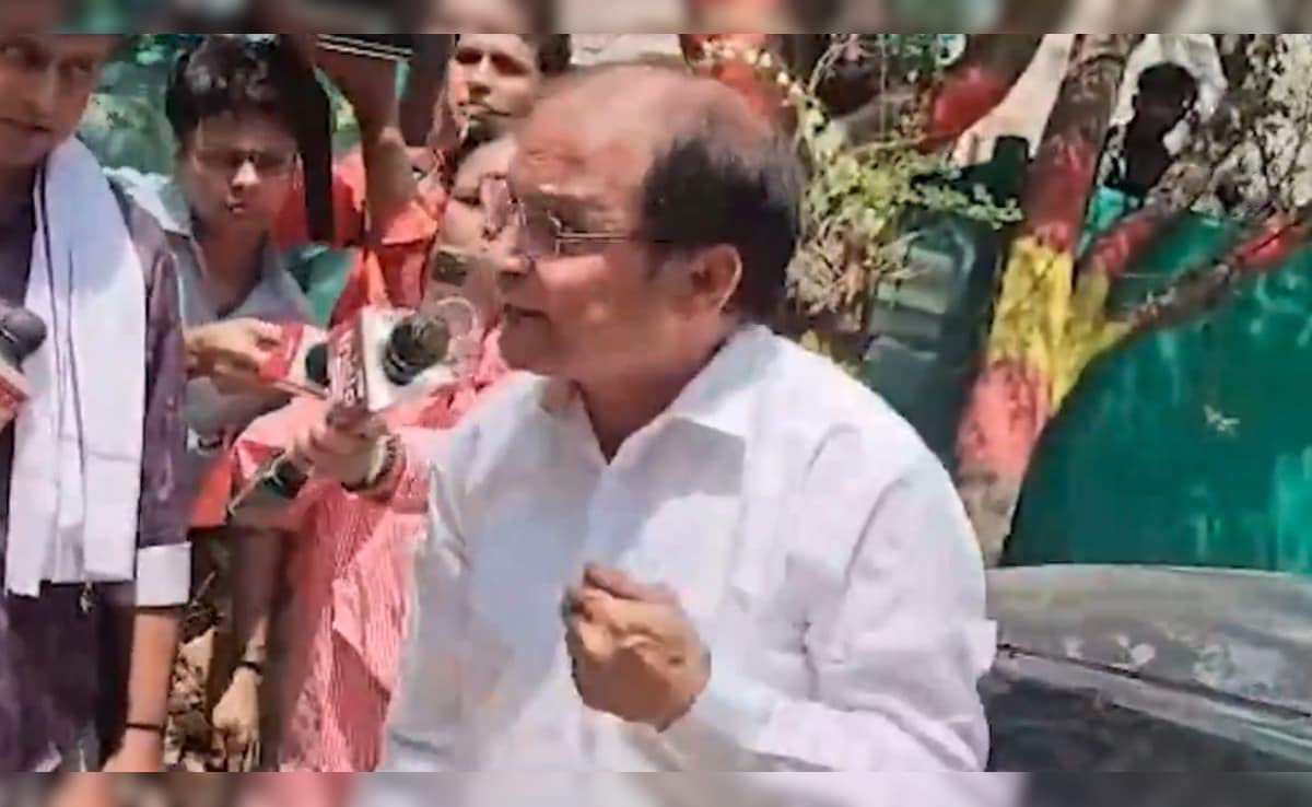 Video: Giribala Singh's Lawyer Bangs On Car, Shouts As Reporters Surround Him