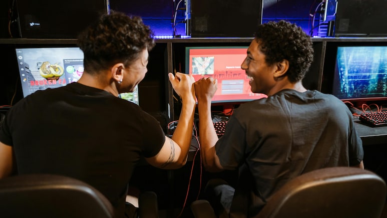 Man Loses Gaming Friend Of 15 Years, Shares Poignant Note: 'Lobbies Will Be Empty'