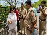 'पूरा थाना सस्पेंड करा दूंगी', हिंडन में मांस फेंकने जा रहे बच्चों को मेयर ने धमकाया; पुलिस का सख्त एक्शन 'पूरा थाना सस्पेंड करा दूंगी', हिंडन में मांस फेंकने जा रहे बच्चों को मेयर ने धमकाया; पुलिस का सख्त एक्शन
