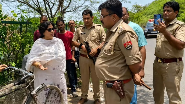 'पूरा थाना सस्पेंड करा दूंगी', हिंडन में मांस फेंकने जा रहे बच्चों को मेयर ने धमकाया; पुलिस का सख्त एक्शन