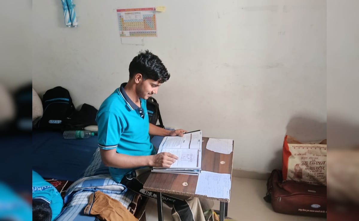 कोटा को टक्कर दे रहा है सीकर: नीट पेपर लीक के दर्द के बीच छोटे शहरों के 'डॉक्टर' बनने के सपनों की कहानी — WellsTrack