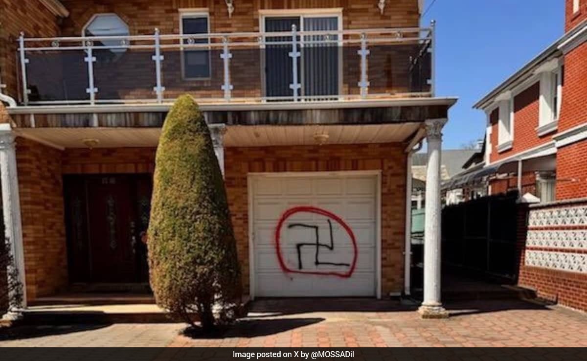 Swastikas Spray Painted On New York's Jewish Homes, Synagogues: Police