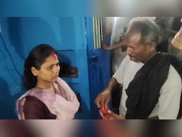 'मर्जी मेरी है...' 22 साल की युवती को 60 साल के बुजुर्ग से हुआ प्यार, मंदिर में वरमाला पहनाकर रचाई शादी