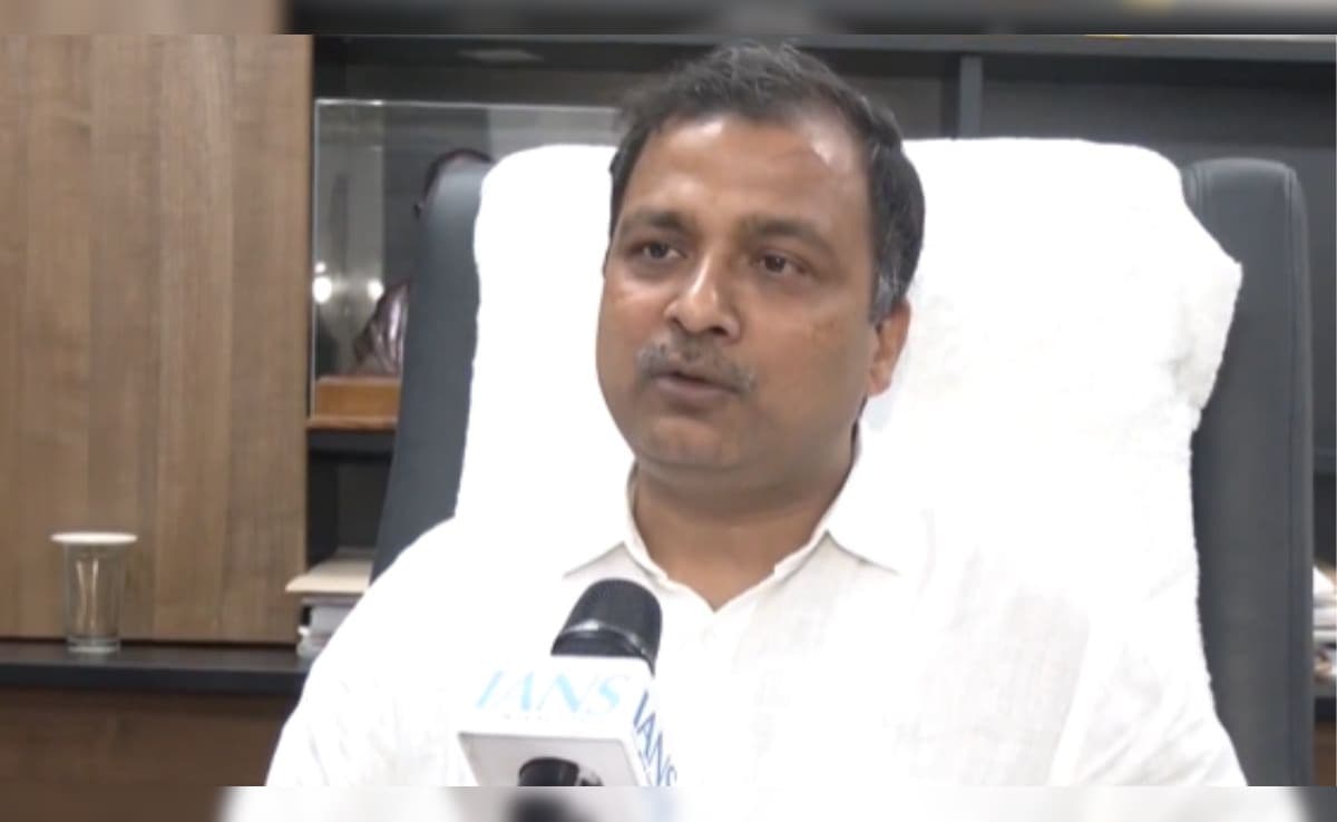'एग्जाम ऑफलाइन होता है तो वेबसाइट हैक होने का सवाल ही नहीं है', CBSE अधिकारी का वीडियो हुआ वायरल