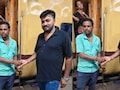 ट्रेन के टॉयलेट में गिरी सोने की अंगूठी, रेलवे कर्मचारियों ने गंदी नाली से निकालकर दी वापस