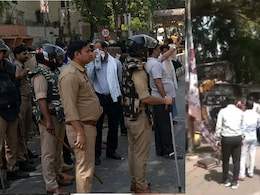 लखनऊ: वकीलों के अवैध चैंबरों पर चला बुलडोजर, जमकर नारेबाजी-धक्कामुक्की, जानें पूरा मामला